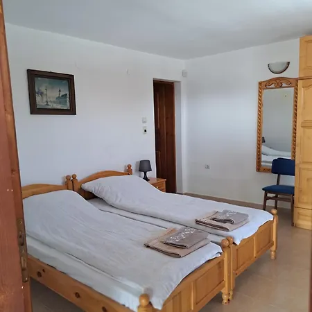 Villa дядо цоньовата къща самостоятелен с басейн