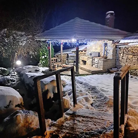 Villa дядо цоньовата къща самостоятелен с басейн