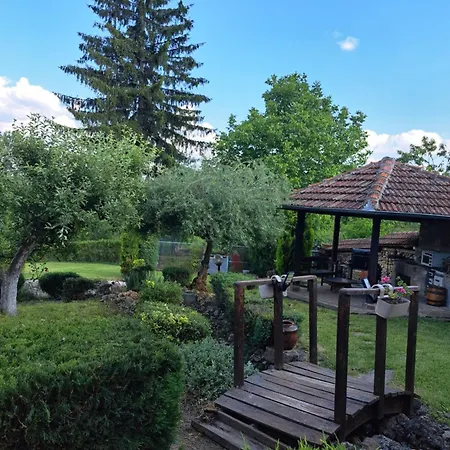 Villa дядо цоньовата къща самостоятелен с басейн