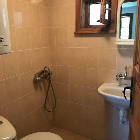 дядо цоньовата къща فيلة